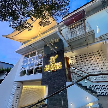Bening Boutique Hotel Managed By Salak Hospitality Bekasi Bagian luar foto
