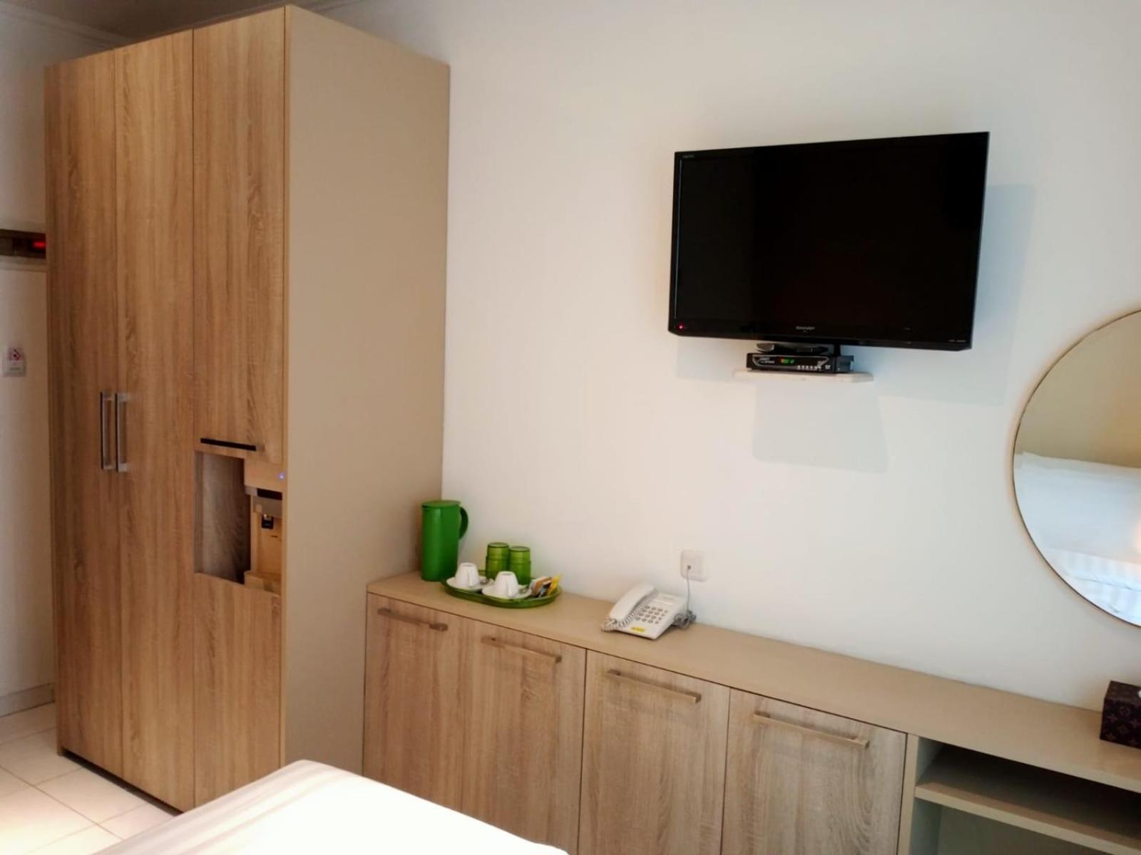 Bening Boutique Hotel Managed By Salak Hospitality Bekasi Bagian luar foto