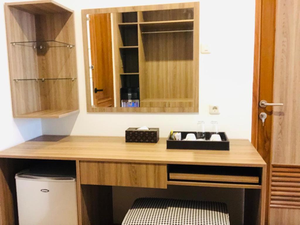 Bening Boutique Hotel Managed By Salak Hospitality Bekasi Bagian luar foto