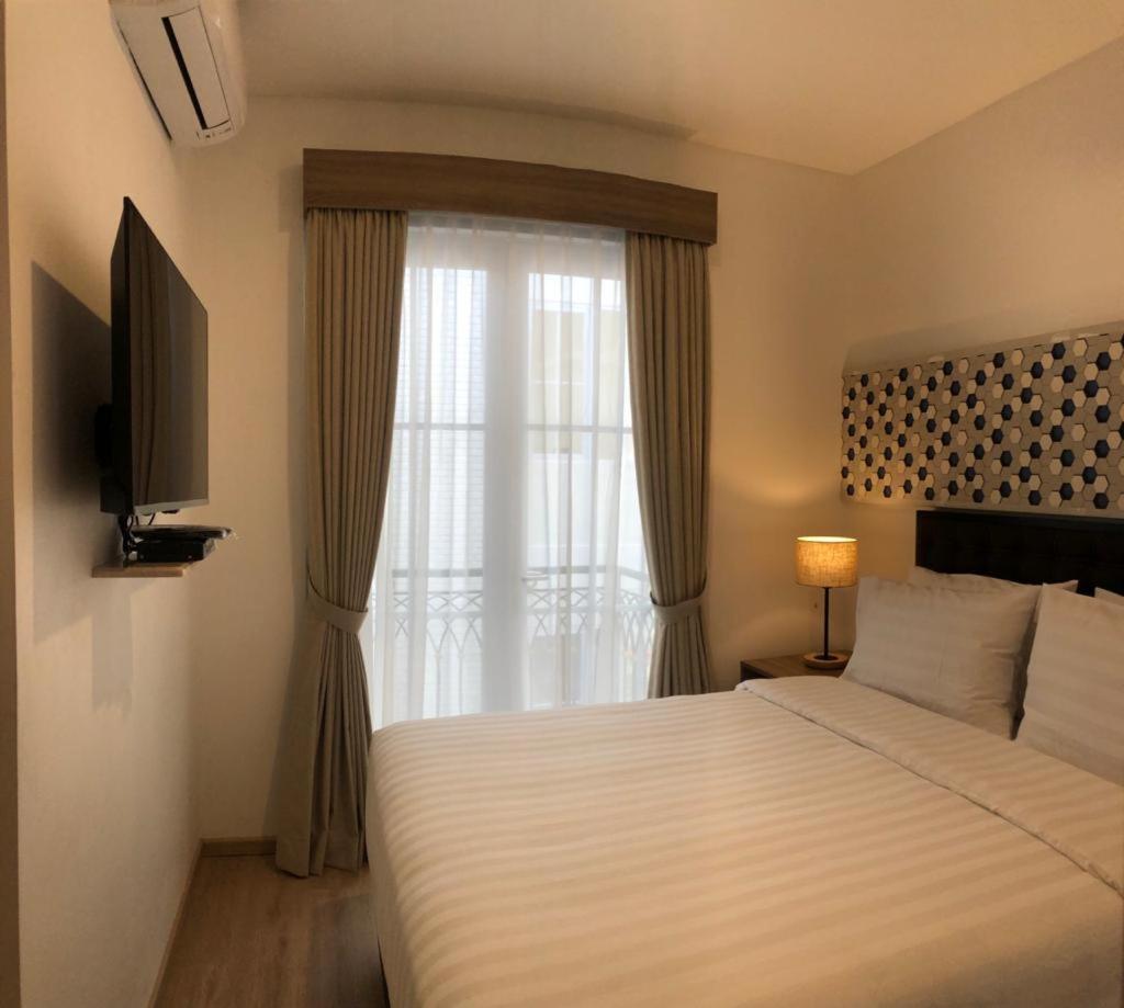 Bening Boutique Hotel Managed By Salak Hospitality Bekasi Bagian luar foto