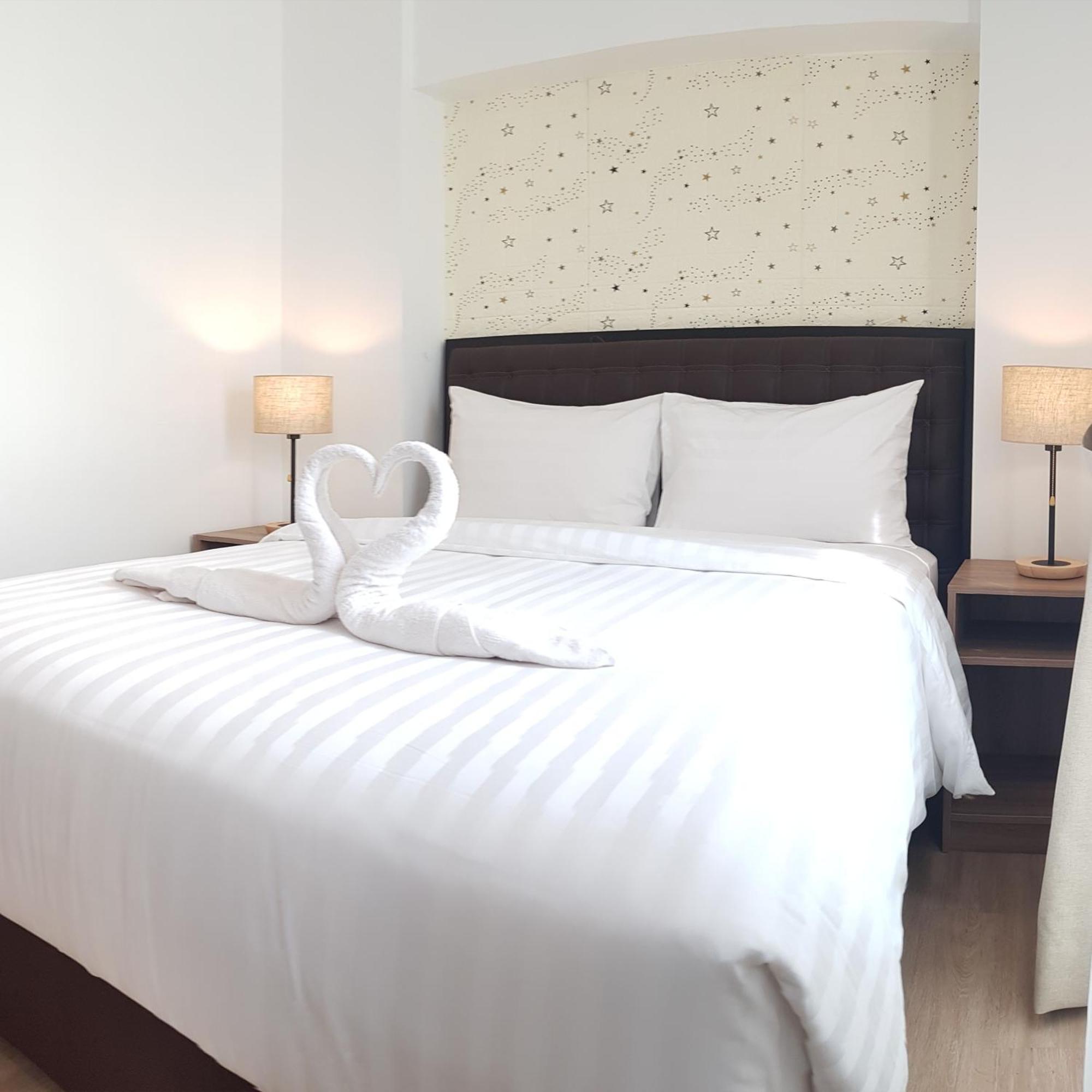 Bening Boutique Hotel Managed By Salak Hospitality Bekasi Bagian luar foto