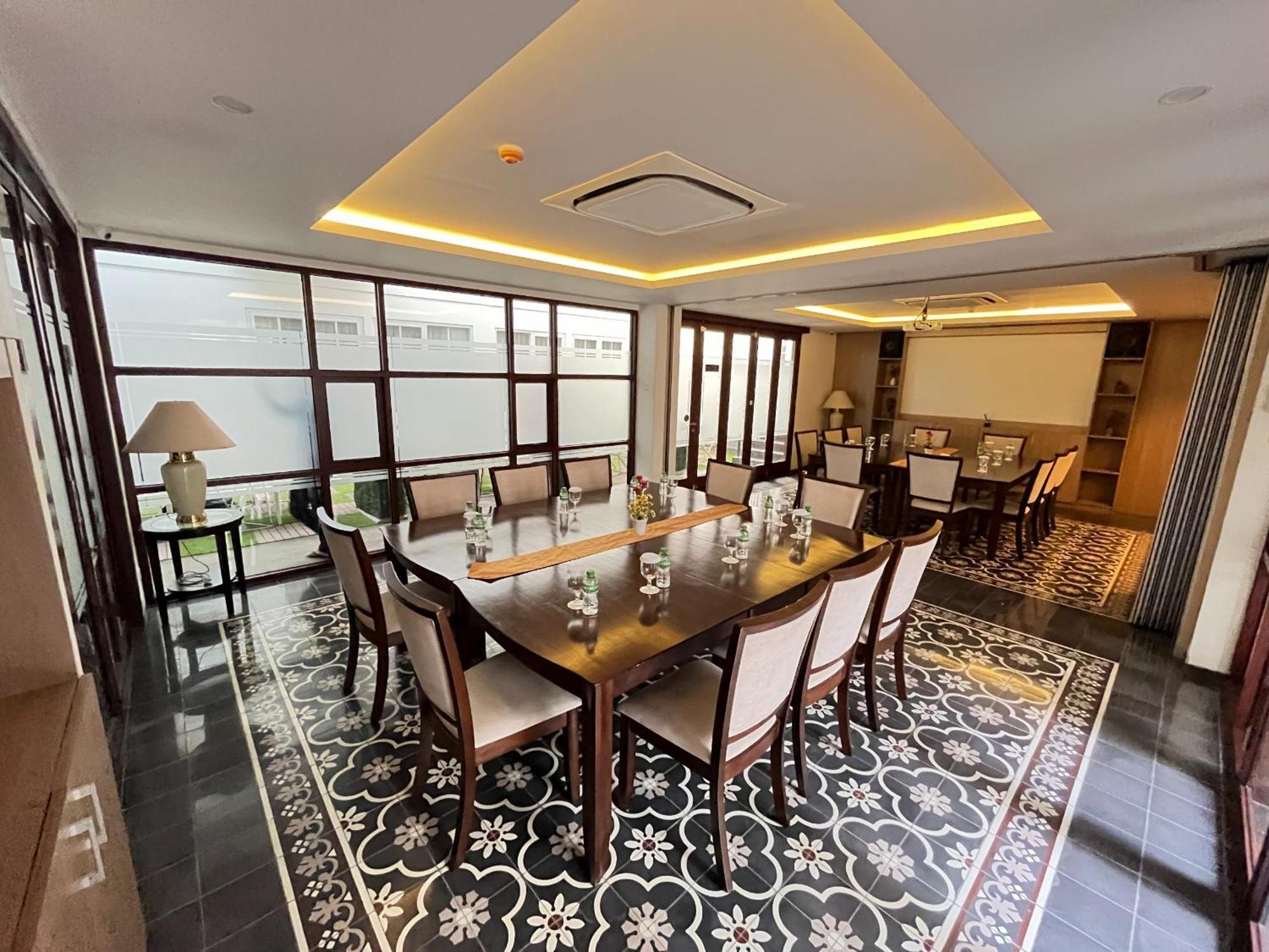 Bening Boutique Hotel Managed By Salak Hospitality Bekasi Bagian luar foto
